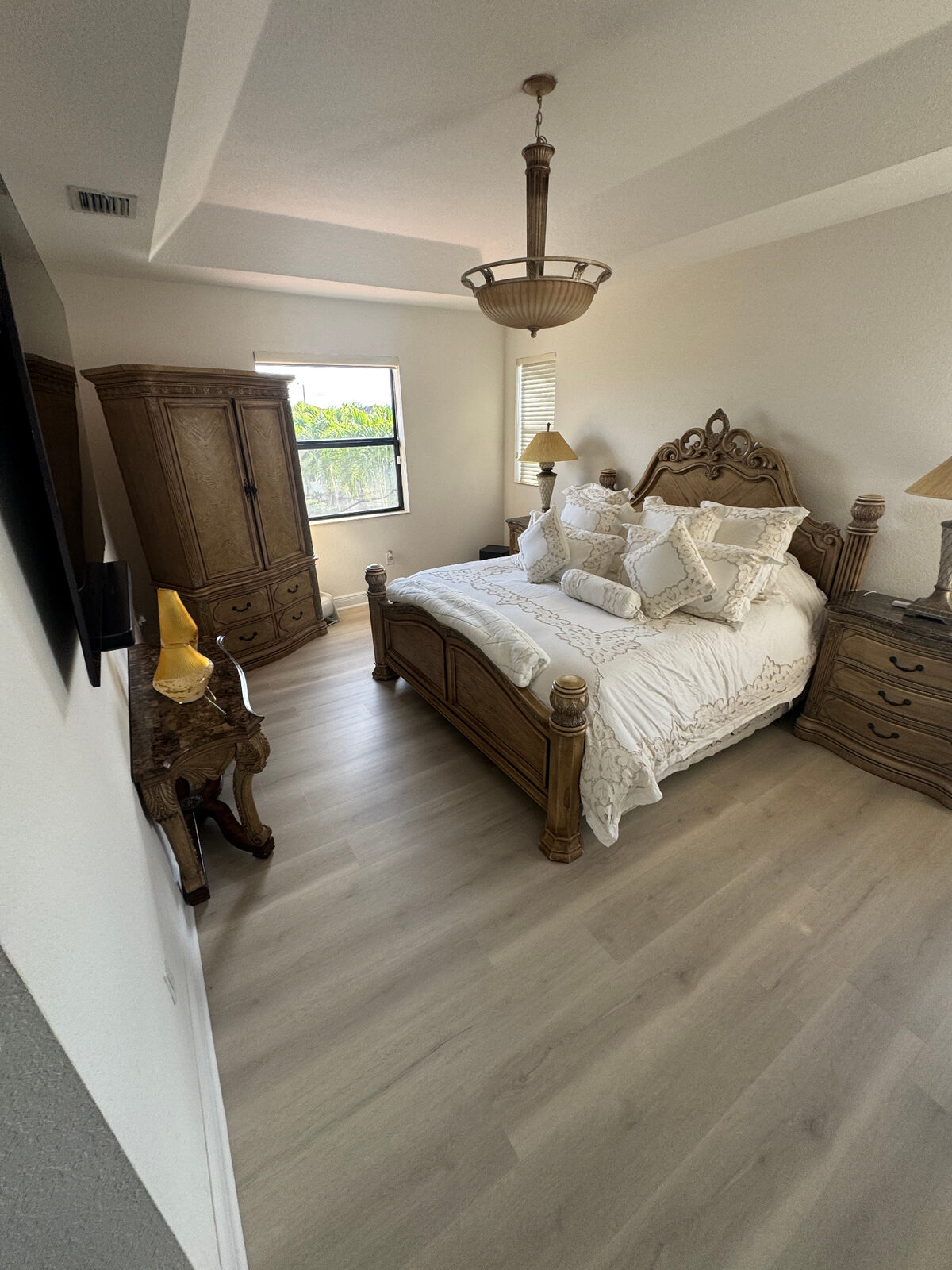 Light wood-look bedroom flooring